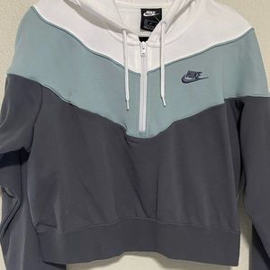 Like new ⭐️  NIKE CROPPED HOODIE
